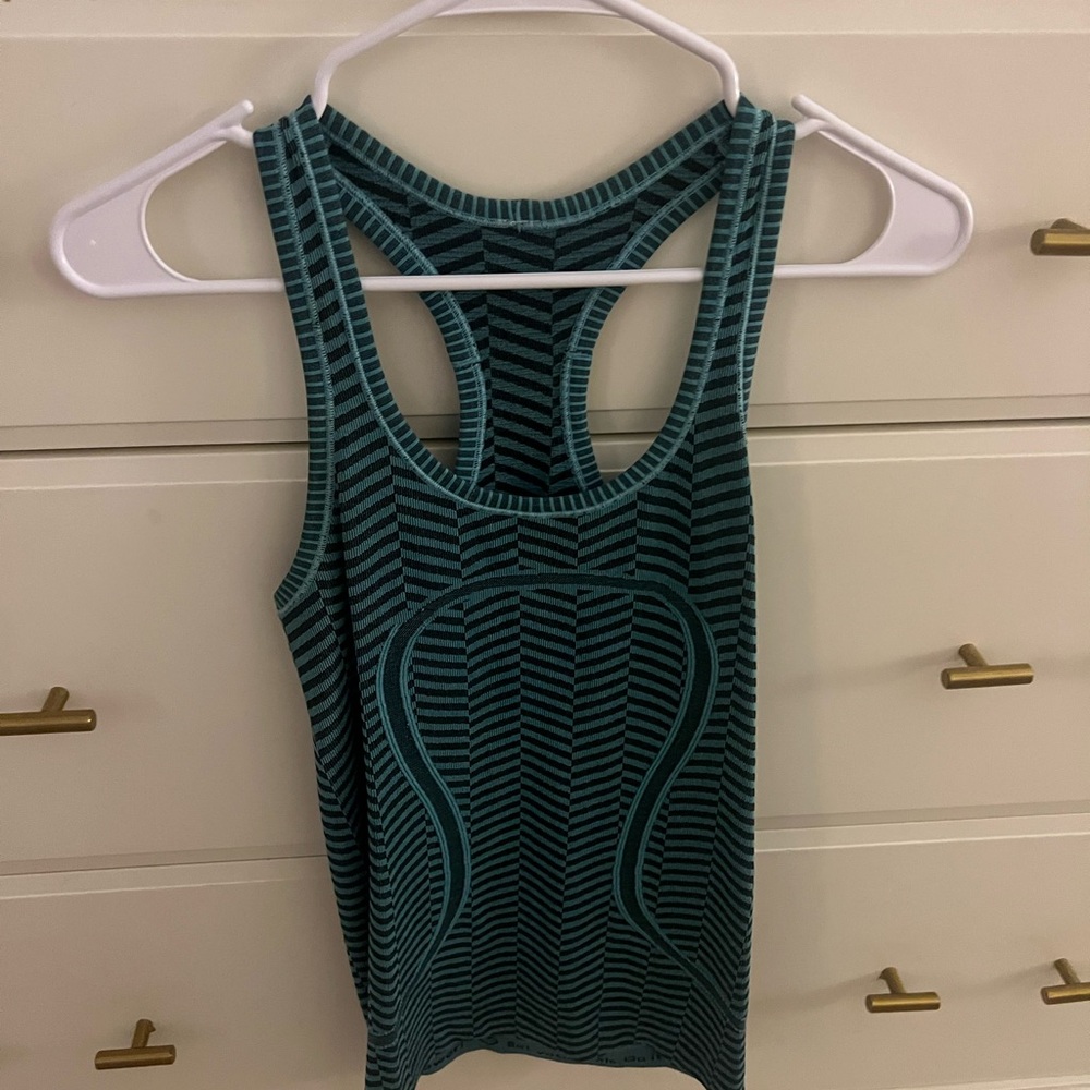 lululemon size 2 swiftly tech tank top!
